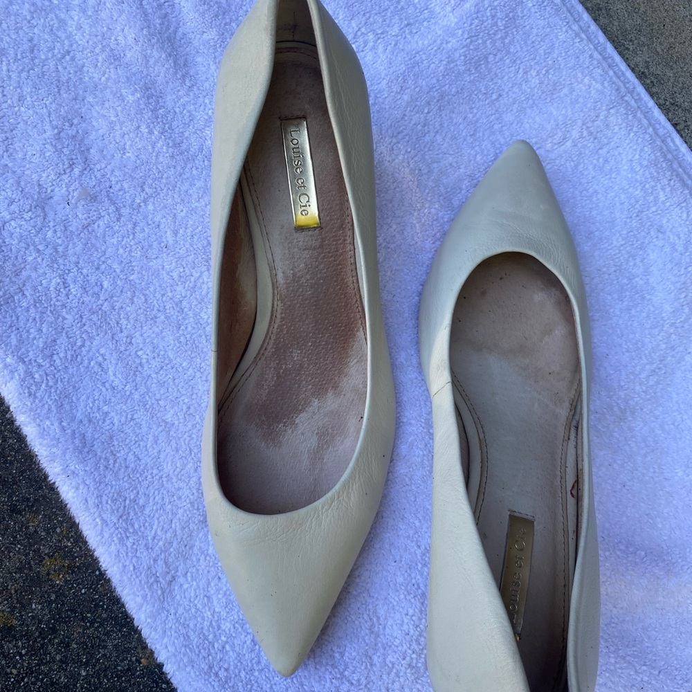 Louise et Cie Pointed-Toe Leather Flats in Beige